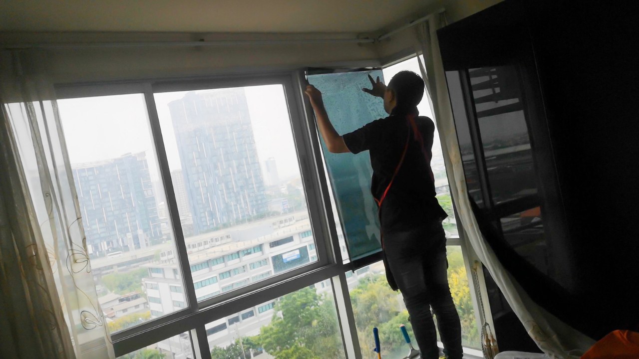 รับติดตั้งฟิล์มอาคาร รับติดตั้งฟิล์มอาคาร